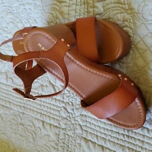 GUC Leather madden girl Platform Sandals with Brads SZ 10.5